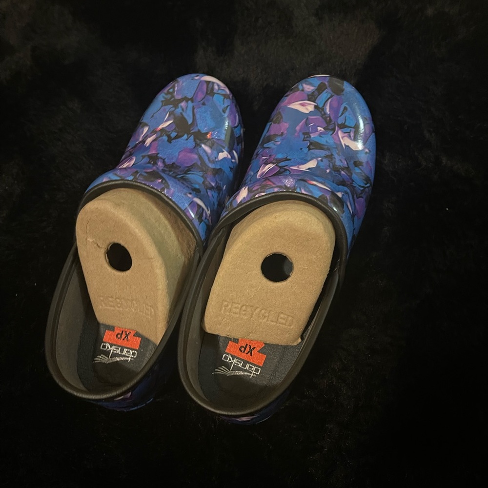 Dansko shoes size 8.5/9